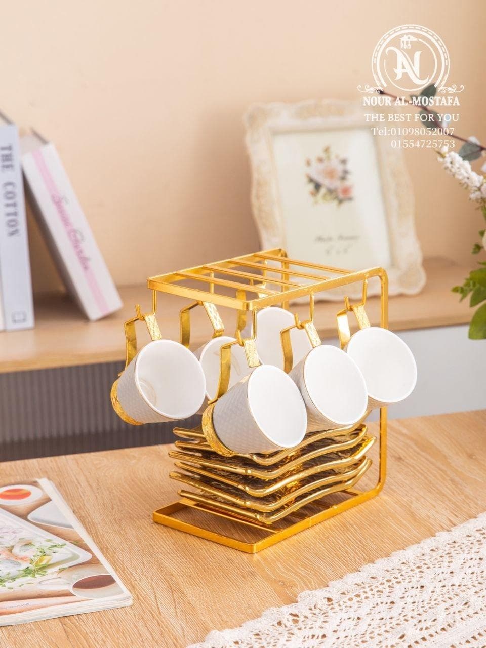 قهوه 6 لون يد معدن على حامل معدن - أبيض وذهبي